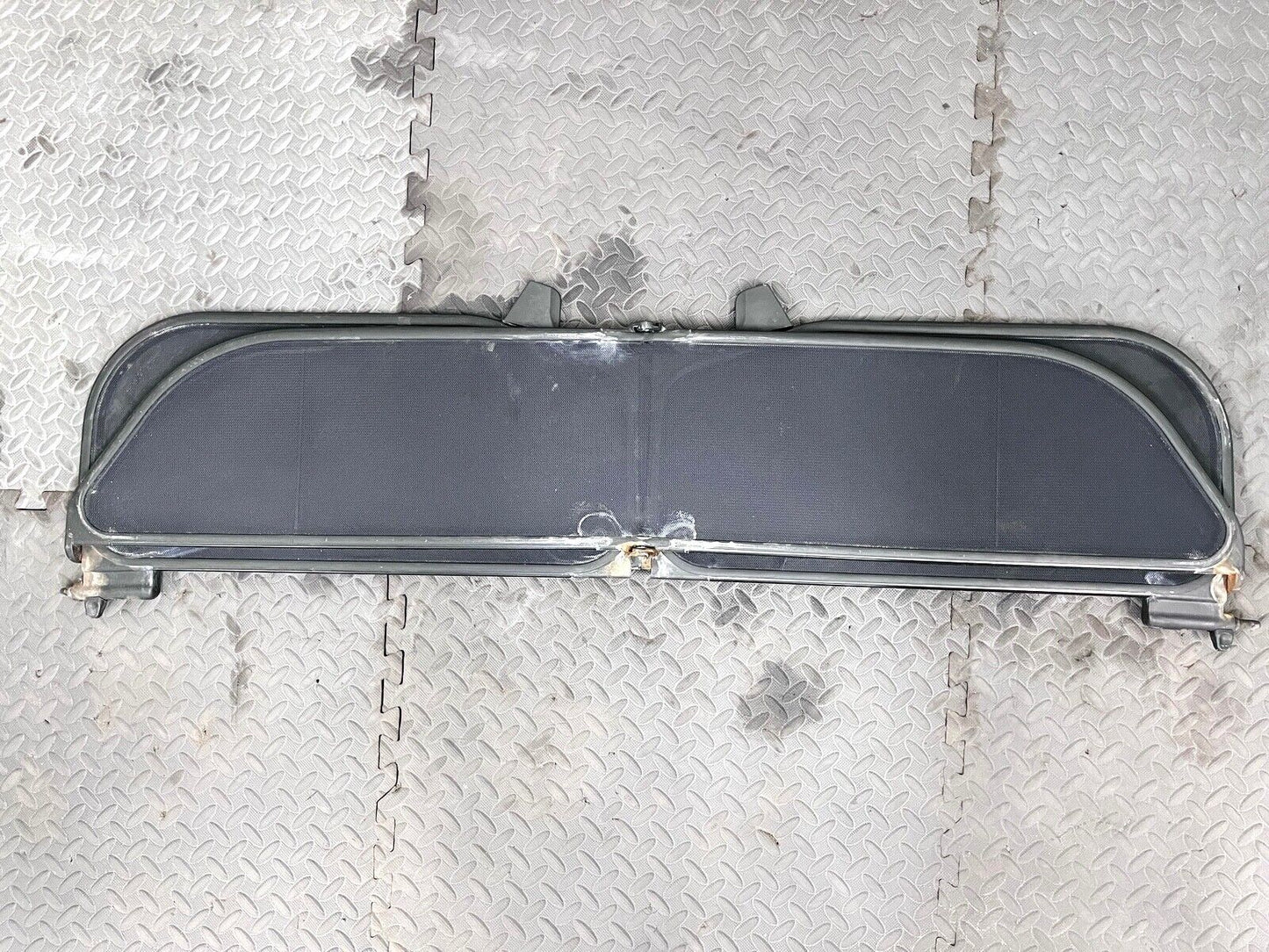 17-23 ASTON MARTIN DB11 DBS VOLANTE WIND DEFLECTOR WINDSCREEN PANEL OEM