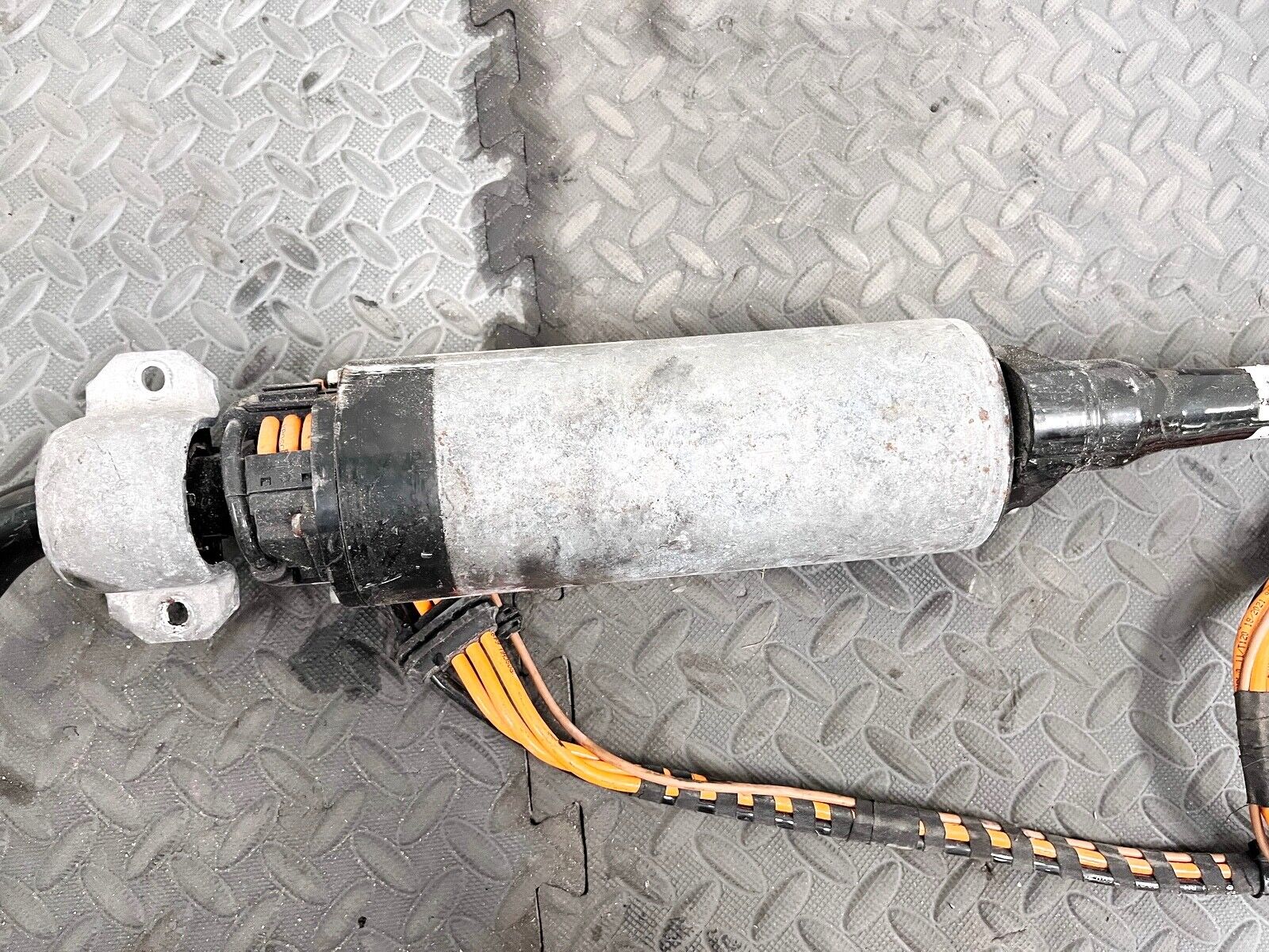 17-22 BENTLEY BENTAYGA REAR ACTIVE SWAY STABILIZER ANTI ROLL BAR MOTOR OEM