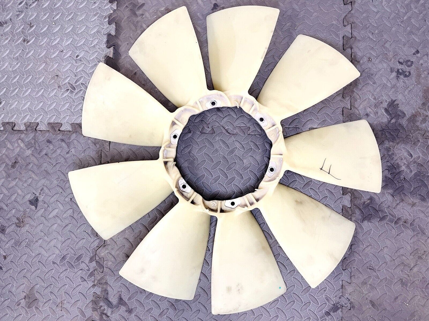 20-24 GMC SIERRA CHEVROLET SILVERADO FAN BLADE UNIT OEM