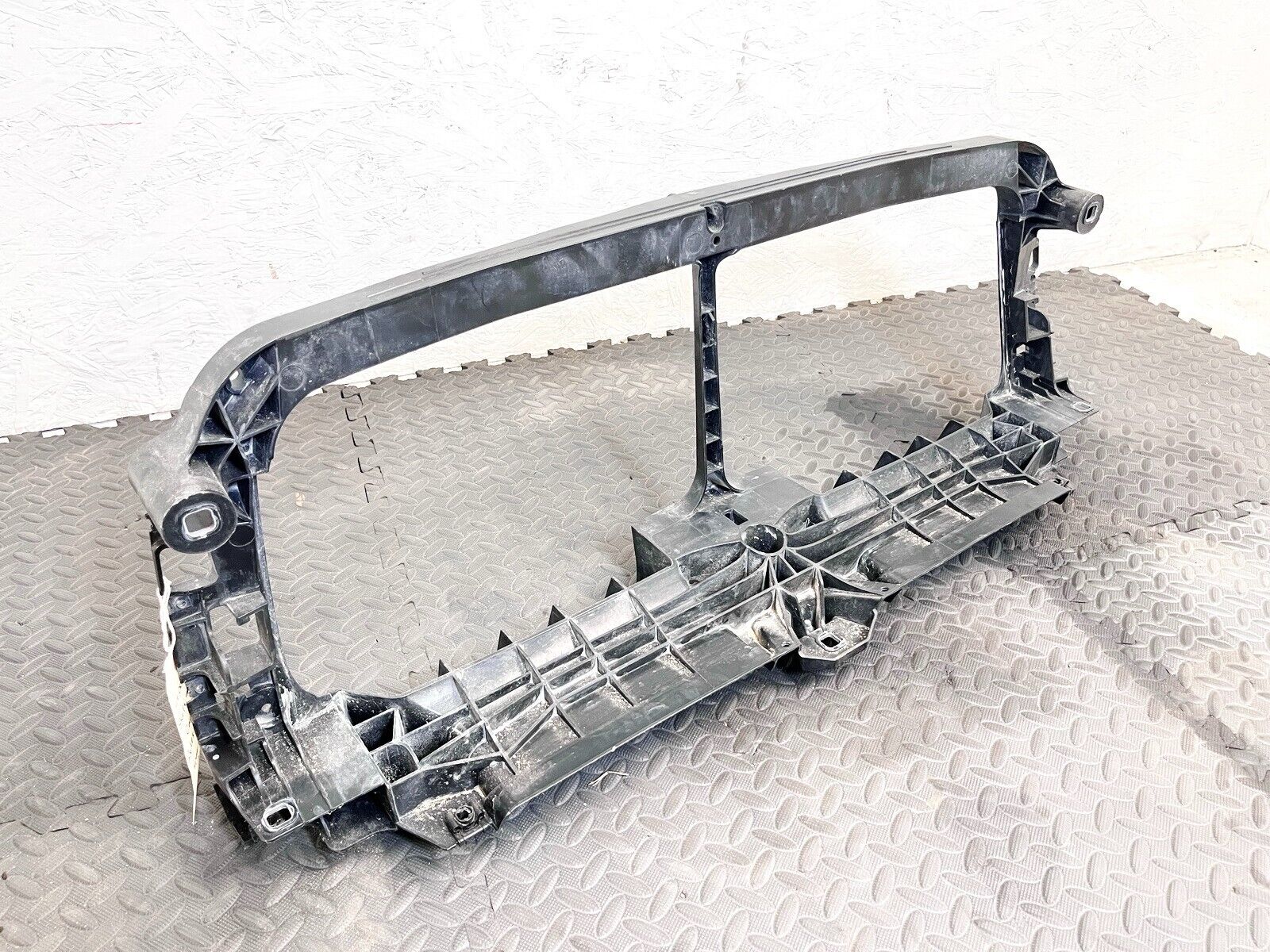 20-22 BENTLEY BENTAYGA FRONT GRILLE RADIATOR SUPPORT FRAME COVER PANEL MOUNT OEM