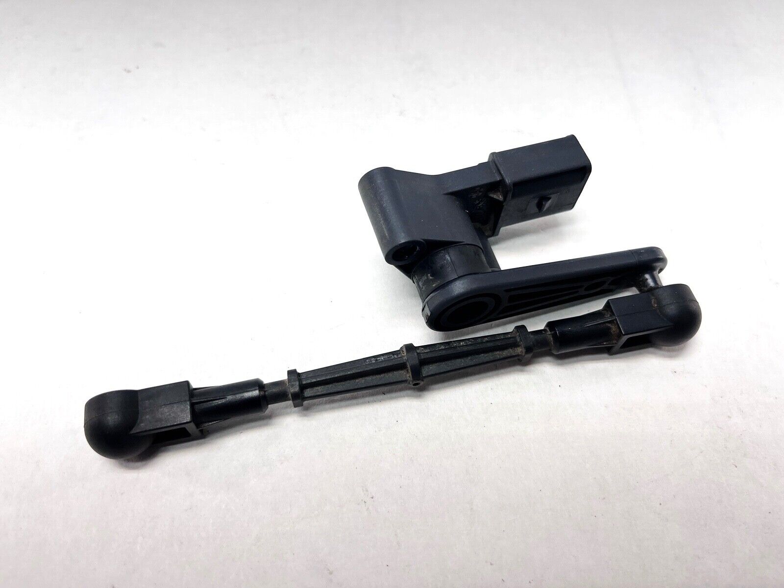 17-23 AUDI Q7 BENTLEY BENTAYGA RIGHT OR LEFT SUSPENSION HEIGHT LEVEL SENSOR OEM