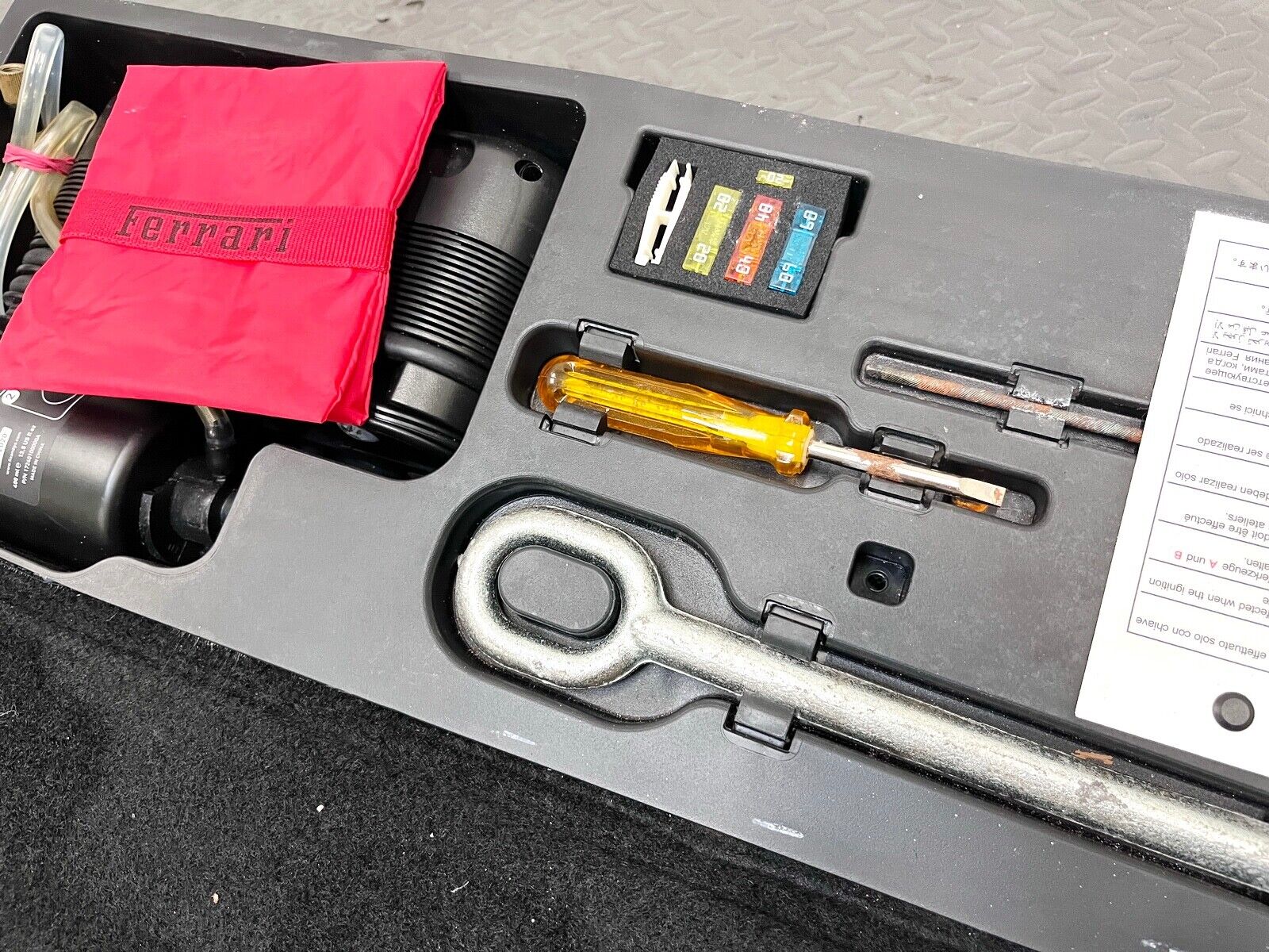 08-14 FERRARI CALIFORNIA EMERGENCY TOOL KIT SET BOX OEM