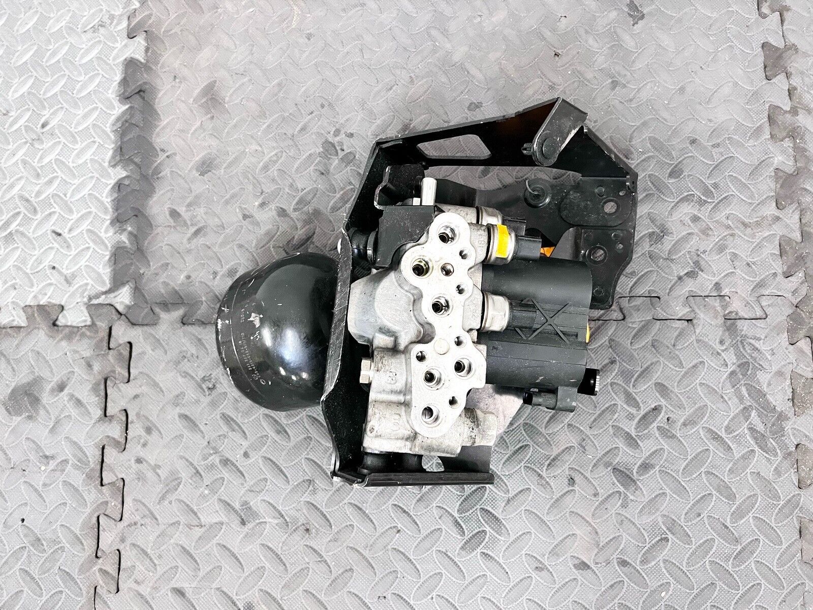 07-20 MERCEDES S MAYBACH W222 FRONT SUSPENSION HYDRAULIC VALVE BLOCK PUMP OEM