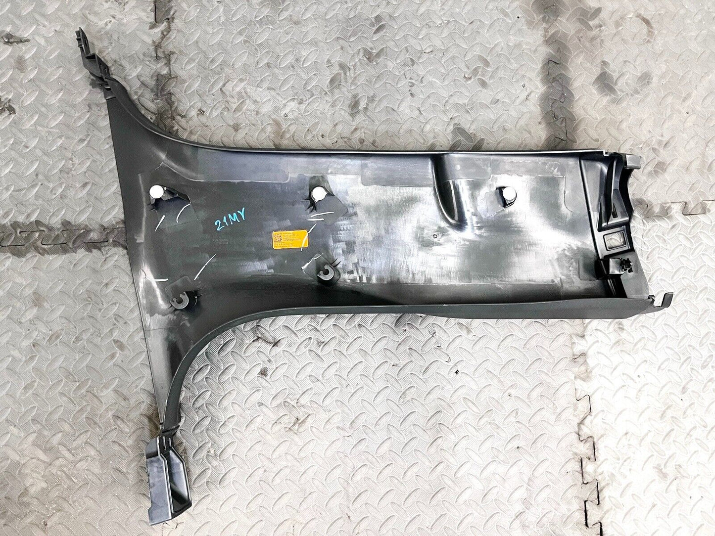 20-23 TESLA MODEL Y LEFT LH DRIVER SIDE B PILLAR LOWER TRIM PANEL COVER OEM