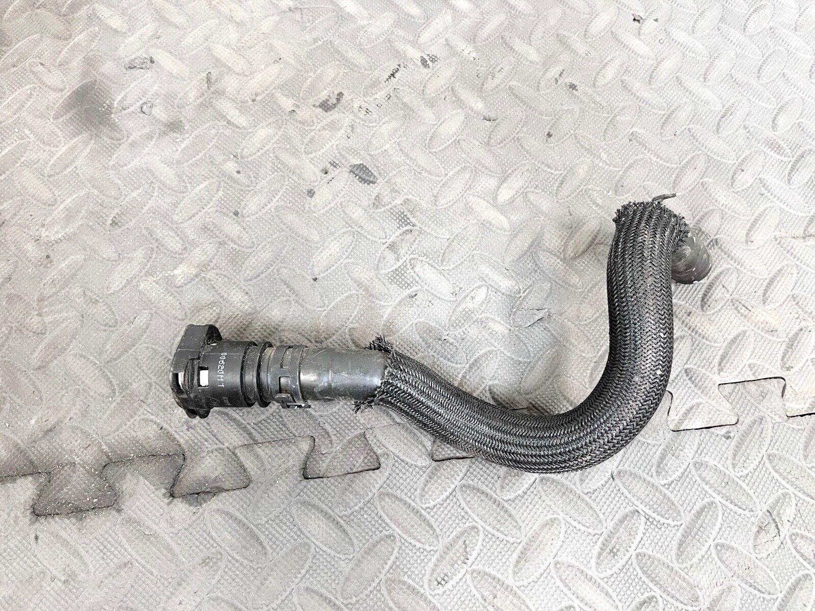 20-24 GMC SIERRA 2500 3500 HD HOSE PIPE TUBE OEM