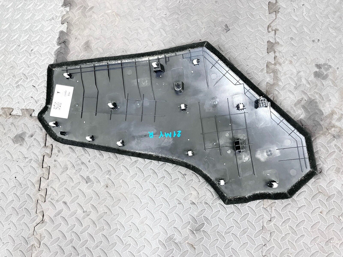 20-24 TESLA MODEL Y CENTER CONSOLE RIGHT RH PASS SIDE TRIM COVER PANEL OEM