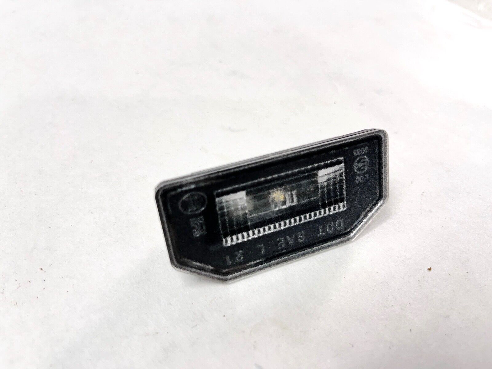 20-24 TESLA MODEL Y LICENSE PLATE LIGHT LAMP OEM