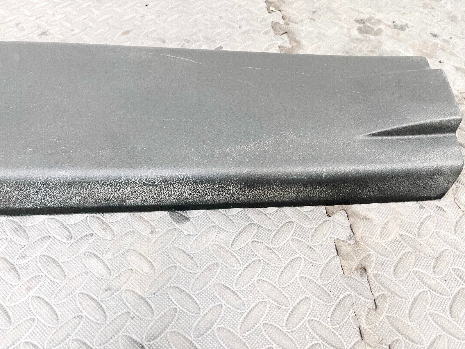 13-18 DODGE RAM 1500-3500 LEFT LH LOWER CENTER B PILLAR TRIM PANEL COVER OEM