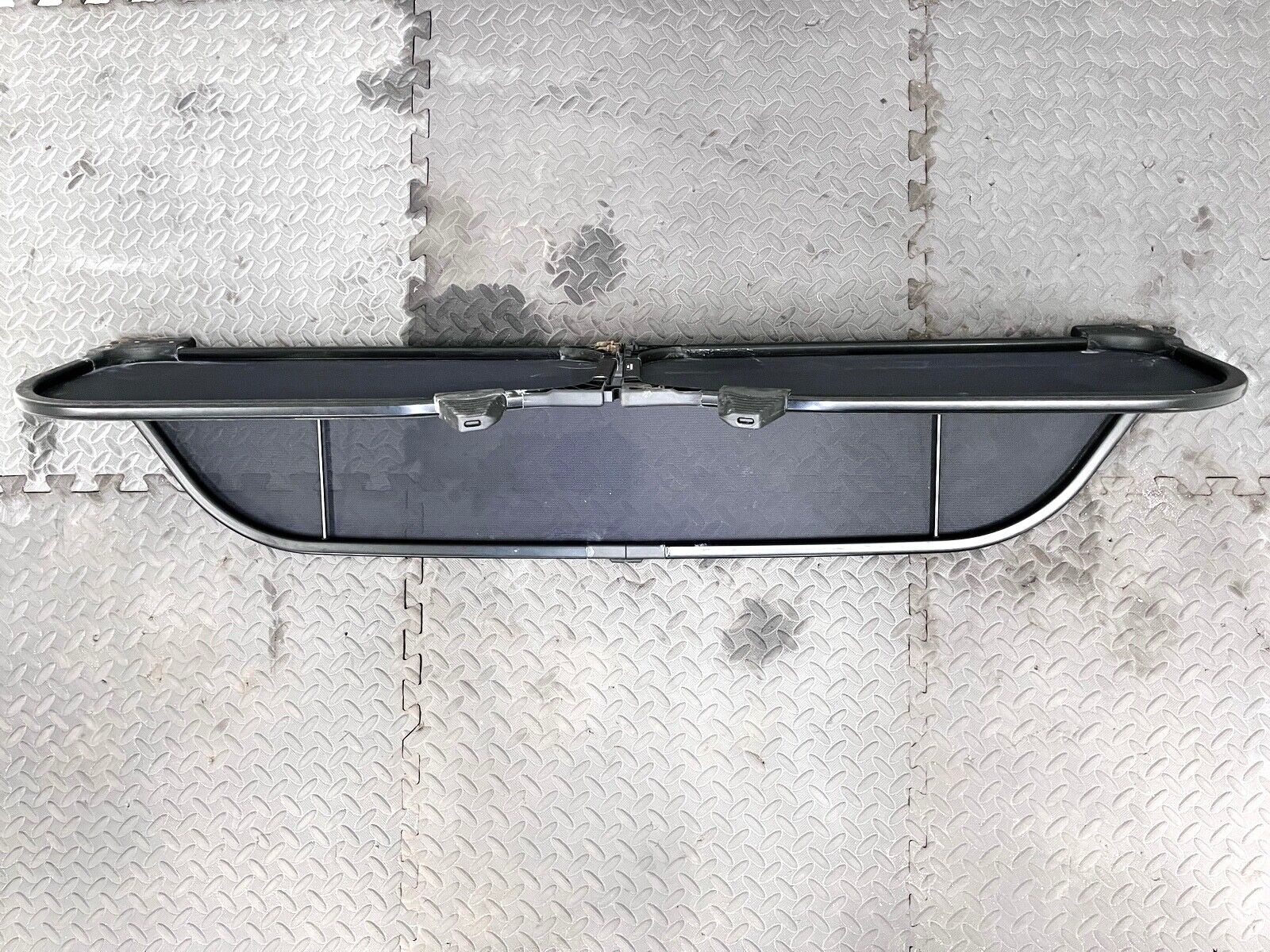 17-23 ASTON MARTIN DB11 DBS VOLANTE WIND DEFLECTOR WINDSCREEN PANEL OEM