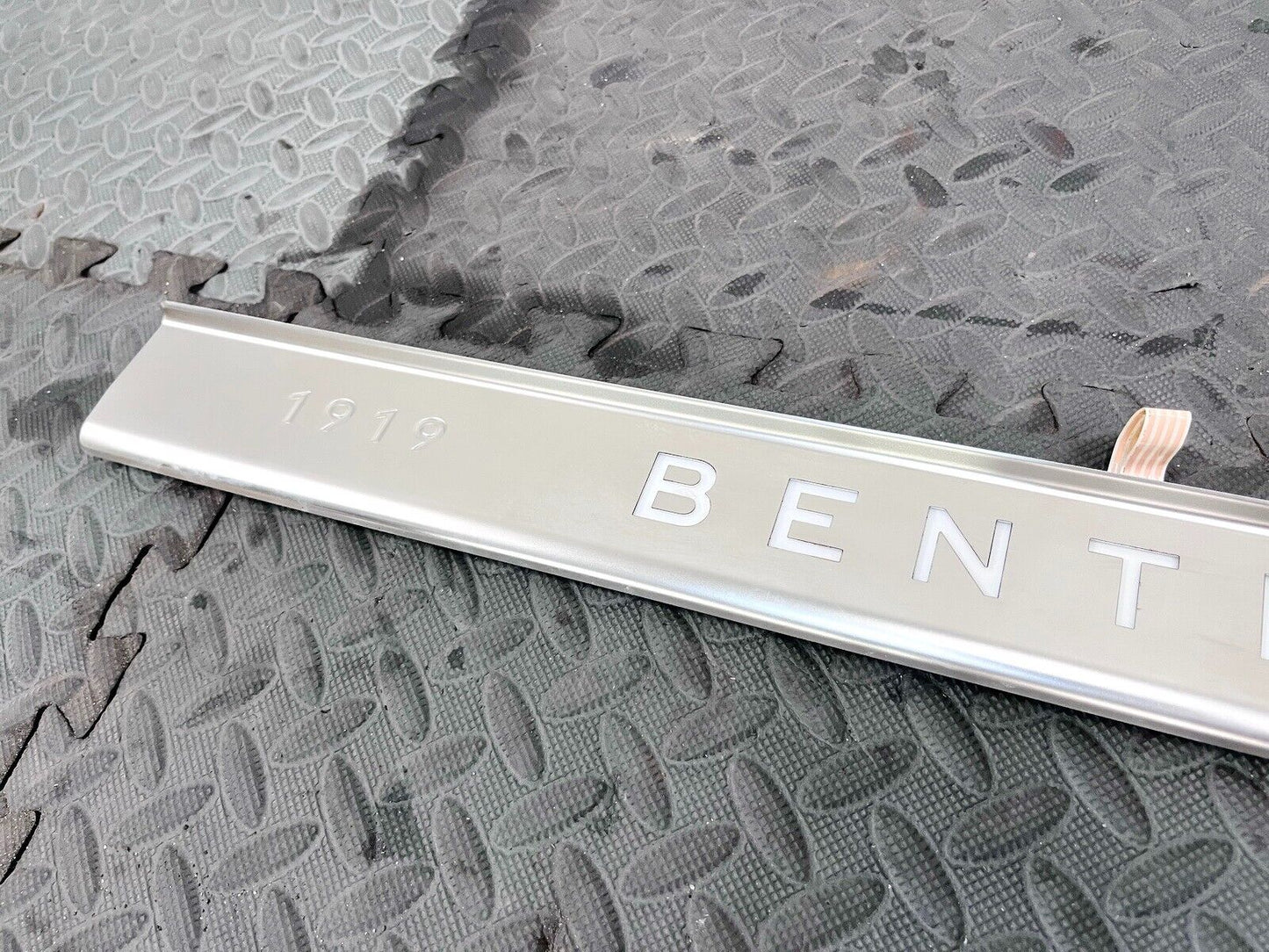 17-24 BENTLEY CONTINENTAL GT LEFT LH DRIVER DOOR SILL SCUFF PLATE MOLDING OEM