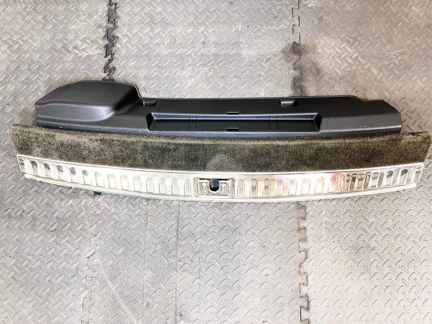 17-19 BENTLEY BENTAYGA AUDI Q7 REAR TRUNK SILL SCUFF PLATE TRIM COVER PANEL OEM