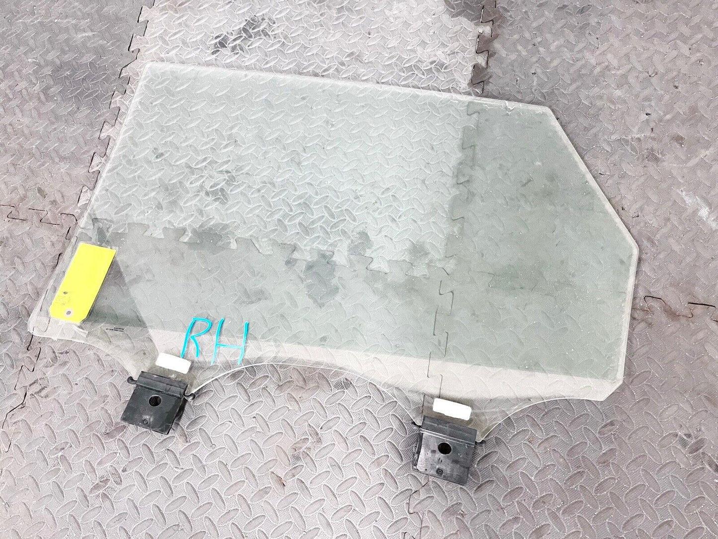 17-20 BENTLEY BENTAYGA REAR RIGHT PASSENGER RH SIDE DOOR GLASS WINDOW PANEL OEM