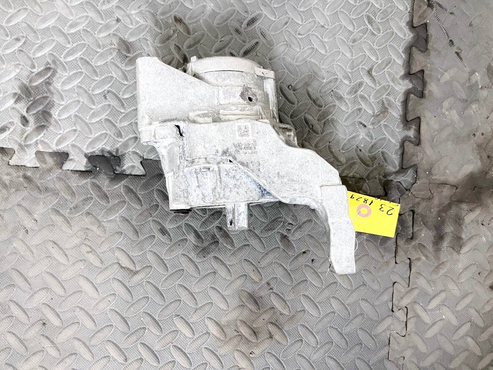 17-23 AUDI SQ7 BENTLEY BENTAYGA FRONT LEFT DRIVER SIDE ENGINE MOUNT BRACKET OEM