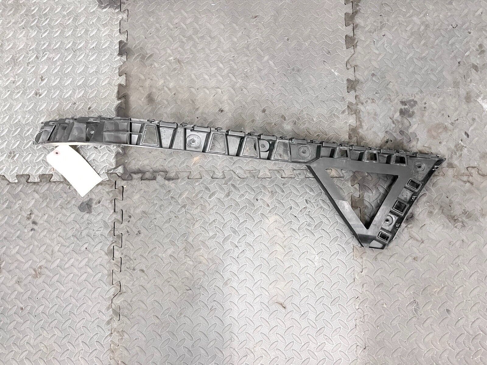 10-20 BENTLEY MULSANNE REAR BUMPER OFFSIDE RIGHT RH PASS BRACKET SUPPORT OEM