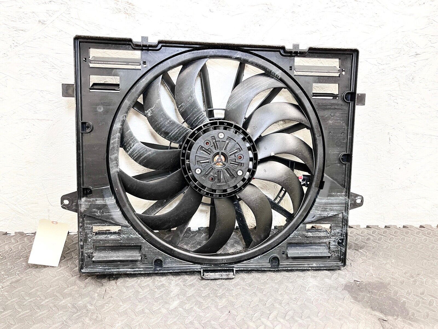 18-23 ASTON MARTIN DB11 ENGINE MOTOR RADIATOR COOLING FAN SHROUD ASSY OEM