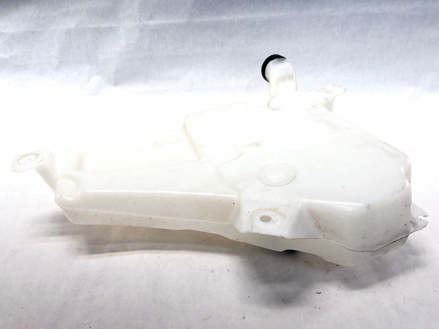 20-24 GMC SIERRA 2500 3500 HD WINDSHIELD WASHER FLUID RESERVOIR TANK OEM